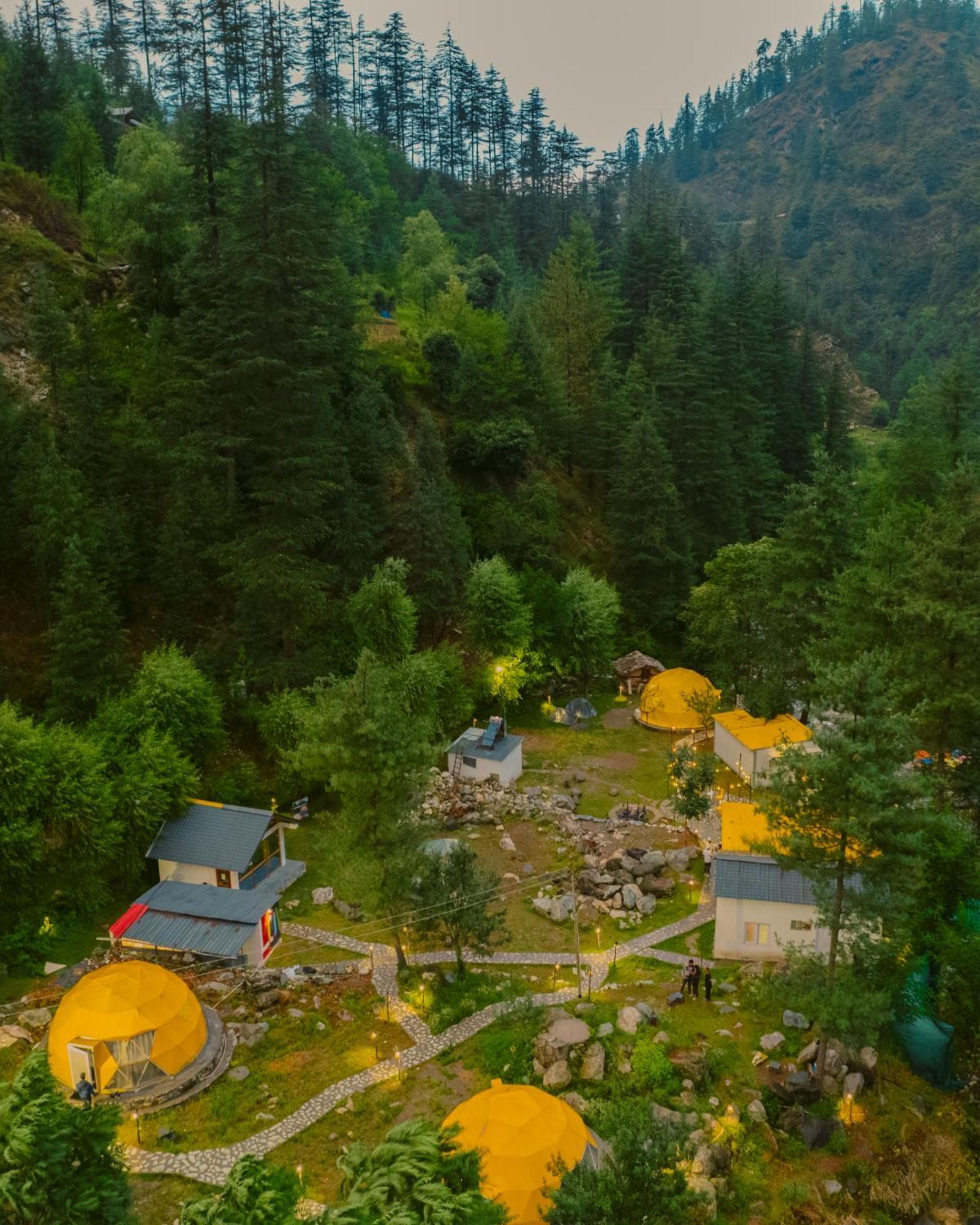 Whoopers Boutique Resort Jibhi エクステリア 写真