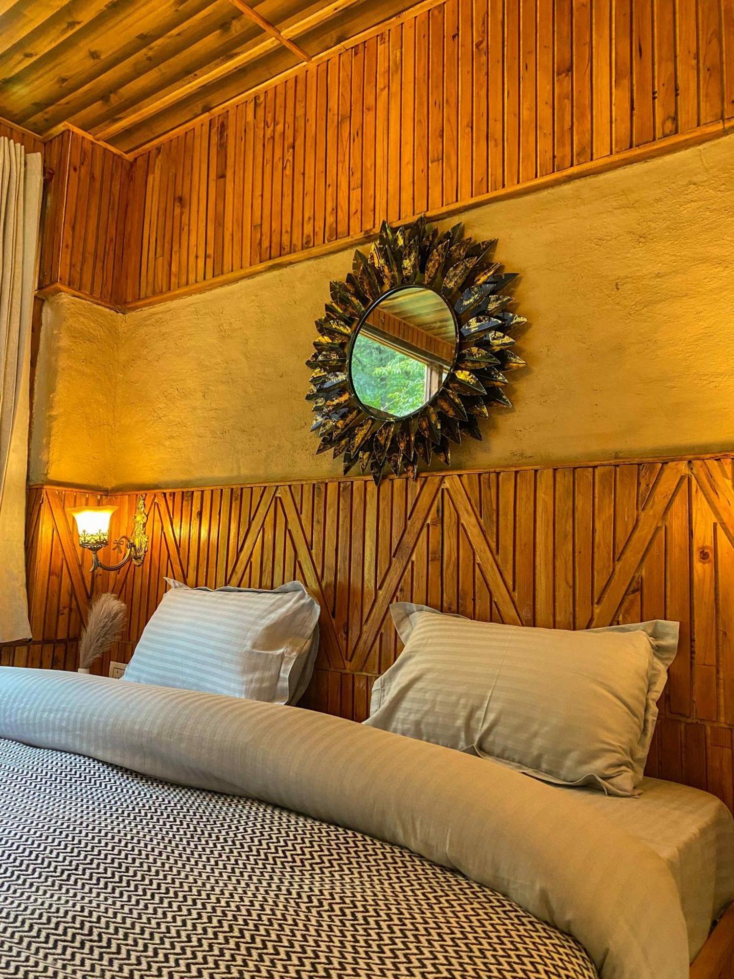 Whoopers Boutique Resort Jibhi エクステリア 写真
