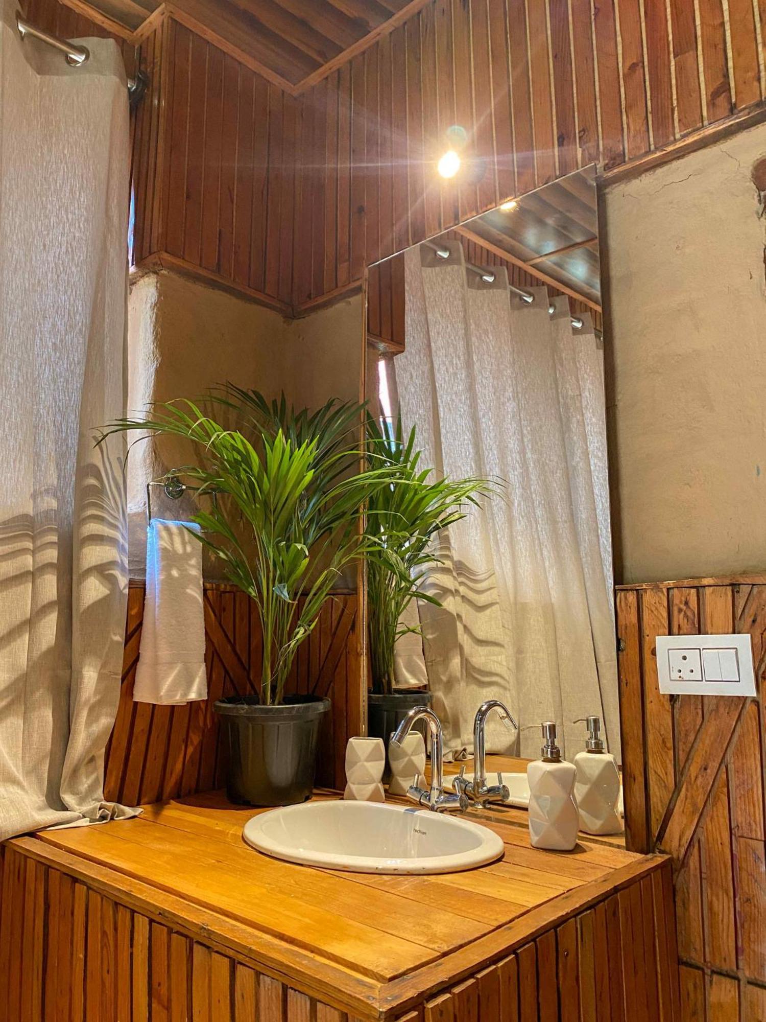 Whoopers Boutique Resort Jibhi エクステリア 写真